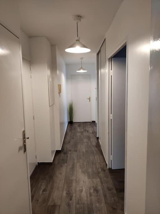 App 5 Pers, Parking, 3Mn Rer A, 40 Mn Du Centre De Paris, Cergy Le Haut Apartment Bagian luar foto