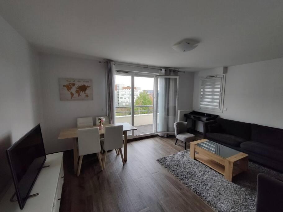 App 5 Pers, Parking, 3Mn Rer A, 40 Mn Du Centre De Paris, Cergy Le Haut Apartment Bagian luar foto